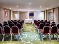 Mercure Newbury West Grange Hotel فنادق في Midgham