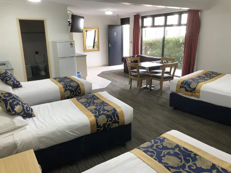 Jacksons Motor Inn Отели рядом с достопримечательностью «Маунт Лофти Ботаник Гарден»