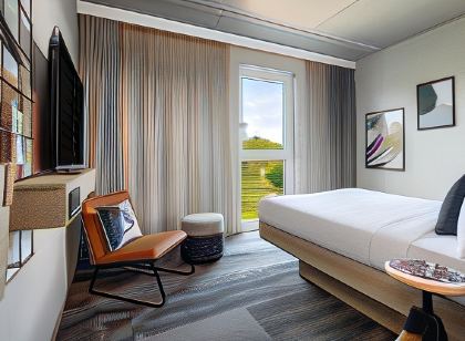 Moxy Simmern