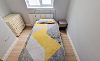 2-Bedroom House in South London - Sutton