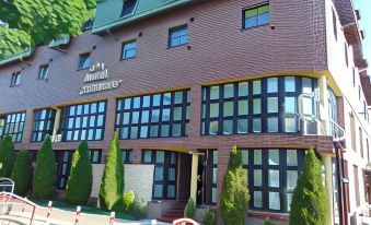 Hotel Zbyszko - Housity