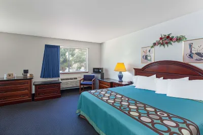 Super 8 by Wyndham Selma/Fresno Area Hotels in Selma