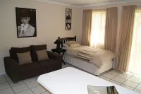 Serengeti Self Catering Units فنادق في بيلفيل