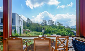 Urbanview Hotel Mountain Palace Kopeng by RedDoorz