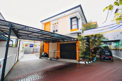 RedDoorz Plus @ Pogung Raya Hotels in Mlati