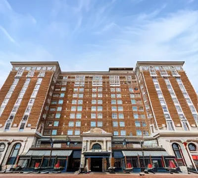 Amway Grand Plaza, Curio Collection by Hilton Hotels near DeVos Performance Hall