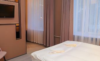 People Town Hotel