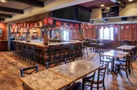 Lakeview Inns & Suites - Fort Saskatchewan - С баром