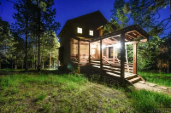 Rustic 4 bedroom cabin at Gilded Mountain, wifi, pool access, paved roads