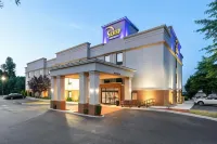 Sleep Inn & Suites Harbour Pointe Hotels in Chesterfield County