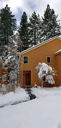 Fully Stocked & Spacious McCloud 3Bed/ 2.5  Walk to Lake 1-Car Garage Отели рядом с достопримечательностью «Санд Харбор»