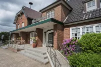 Landhaus Hamester - Hotel & Restaurant Hotels near St. Marienkirche Basthorst - Ev.-Luth. Kirchengemeinde Basthorst