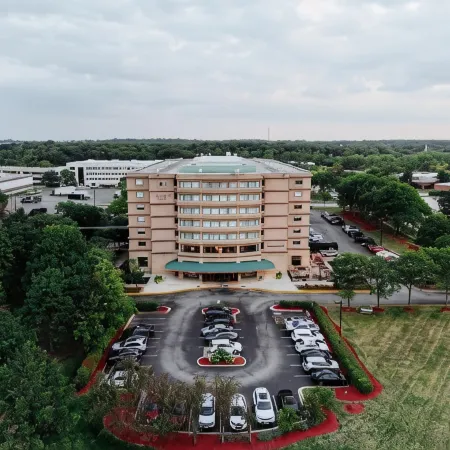 DoubleTree Suites by Hilton & Conference Center Chicago - Downers Grove
