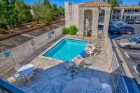 Motel 6 Menifee, CA - Pools