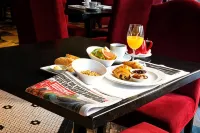 Hotel Chez Swann - breakfast