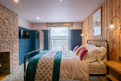 The Sheep and Penguin Hotel a Croscombe