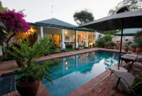 York Lodge - Pool