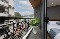 Cat Ba Wistaria Hotel - Pool & Massage فنادق في Cát Hải