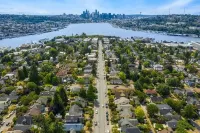 Wallingford 2 BR Comfy Apartment