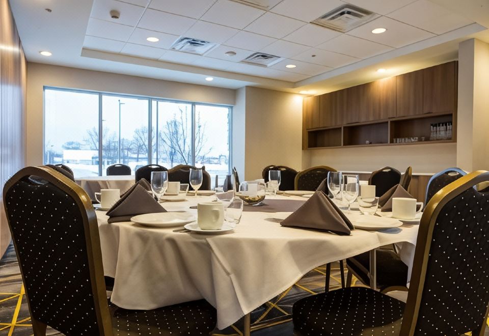 홀리데이 인 레스토랑 또는 연회장