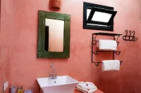 리아드 무니르  호텔