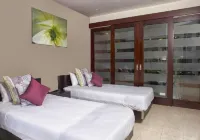 Grand Bay Suites Hôtels à proximité de : La Cuvette Grand Bay