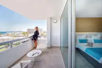 Akeah Broncemar - balcony