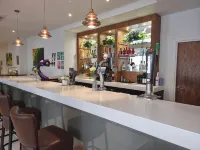Holiday Inn Express 韋克菲爾德 - 酒吧