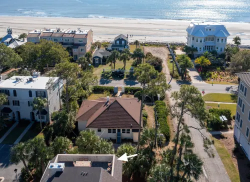Roof Top Deck and Stunning Ocean Views - Charming Coastal Getaway