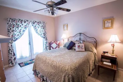 Pet friendly; Close to wineries; Great for girls weekend or family getaways Hotel dekat Grape Creek Vineyards