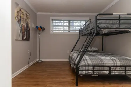 The' Ultimate Getaway Spot ' only minutes away from the lake