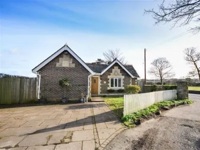 Frome Lodge House Hotels near Maiden Castle