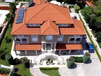 Studio apartment Sweetie with pool Hotels in Funtana