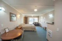 Amber Court Motel - Pools