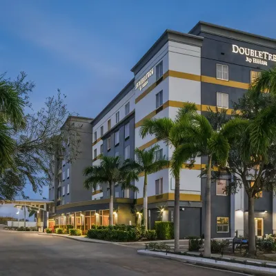 薩拉索塔布雷登頓機場希爾頓逸林酒店 鄰近Ringling College of Art and Design的酒店