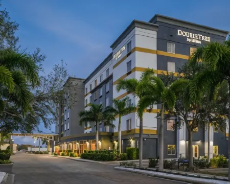 ダブルツリー by ヒルトンサラソタブレイデントン空港 マナティのホテル