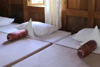 Puri Brata فنادق في Sanden
