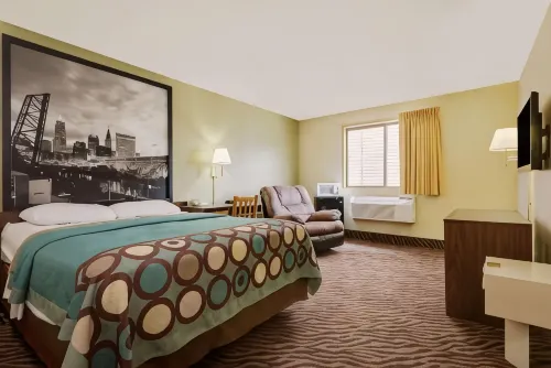 Super 8 by Wyndham Mentor/Cleveland Area Hotels in Willoughby