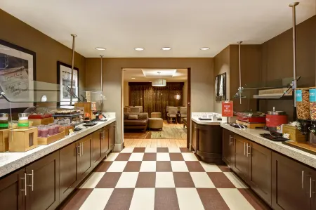 Hampton Inn Atlanta-Mall of Georgia