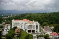 The Grand Kandyan Hotel in zona Trinity College Chapel
