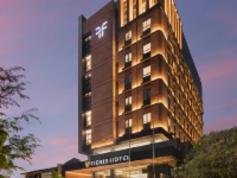Fieris Hotel Jakarta Hotels near Al Azhar Grand Mosque
