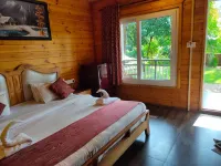 Casa Seaesta Beach Cottages and Suites