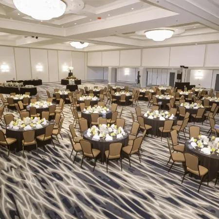 DoubleTree by Hilton London Ontario Отели рядом с достопримечательностью «Principles Design Studio Inc»