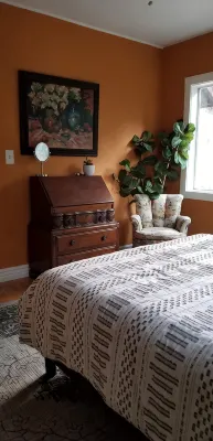 Charming/Private Home on Deodar Pine-lined St.