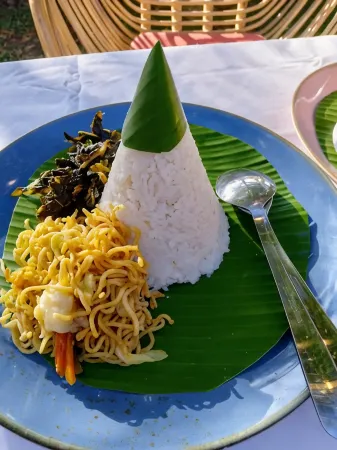 Villacantik Yogyakarta Triple Bed for 6 Persons Отели в г. Imogiri