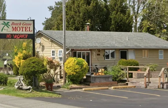 海灘樹林汽車旅館