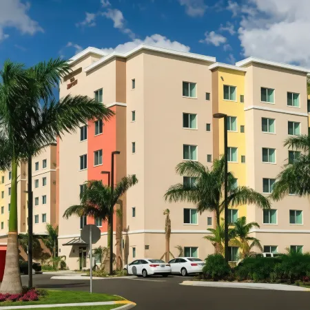 Residence Inn Miami Airport West/Doral Отели рядом с достопримечательностью «Трамп Нешнел Дорал Майами»