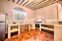 Tiwani Sunset, a Little Piece of Eden Hotels in Tiwi