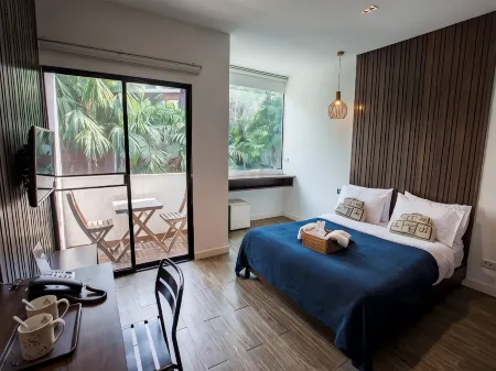 Botanic Service Room at Impact Muangthongthani Отели рядом с достопримечательностью «Сукхотай Тхамматират»