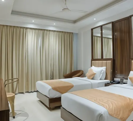 The Shiv Grand Отели в г. Гандхидхам